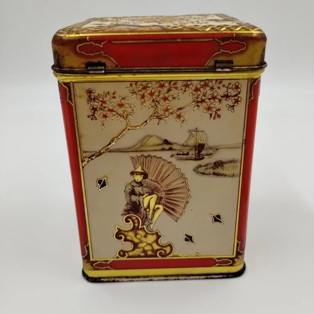Chinese Oriental  Design Tin Hinged Box Made in Holland Lithograph Vintage